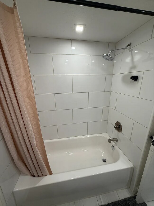 Building Photo - $500 OFF ON FIRST MONTH'S RENT! Move in Ready! Sunshine & Comfort in the Heart of St. Pete - 2bed...