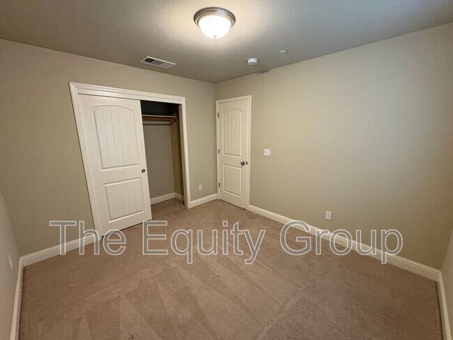 Building Photo - 4201 W Wren Ave