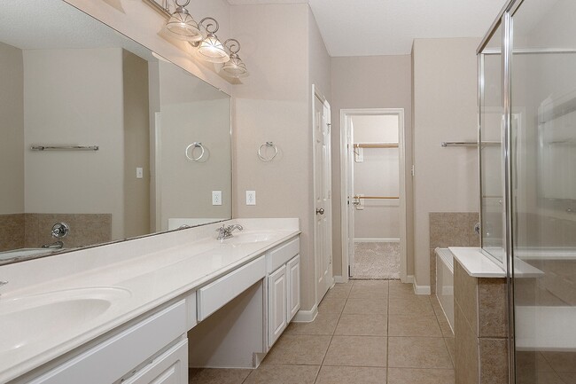 Building Photo - 50 E Pipers Green St