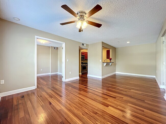 Building Photo - 2065 Dixie Belle Dr