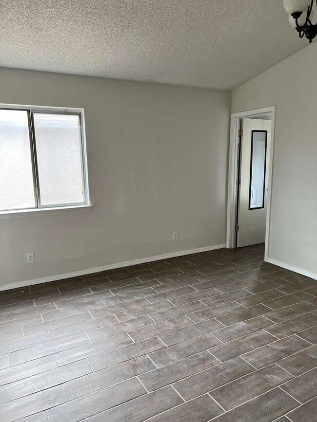 Building Photo - 3628 Tierra Alba Dr