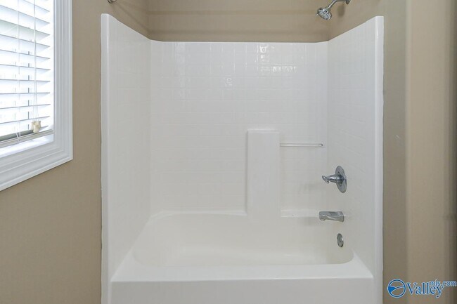 Building Photo - 8821 Belle Mor Dr NW