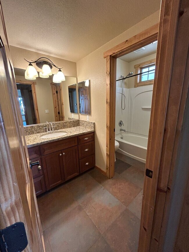 Building Photo - Long-Term Lease: The Ponderosa Meadows Townhouse