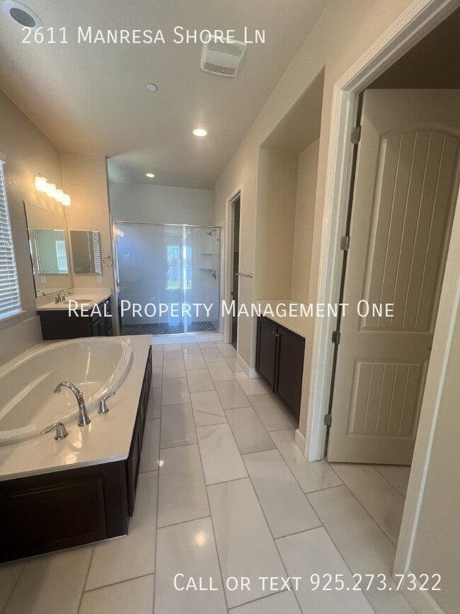 Building Photo - 2611 Manresa Shore Ln