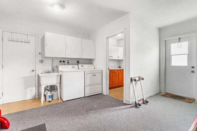 Building Photo - 1350 SW 13th Pl