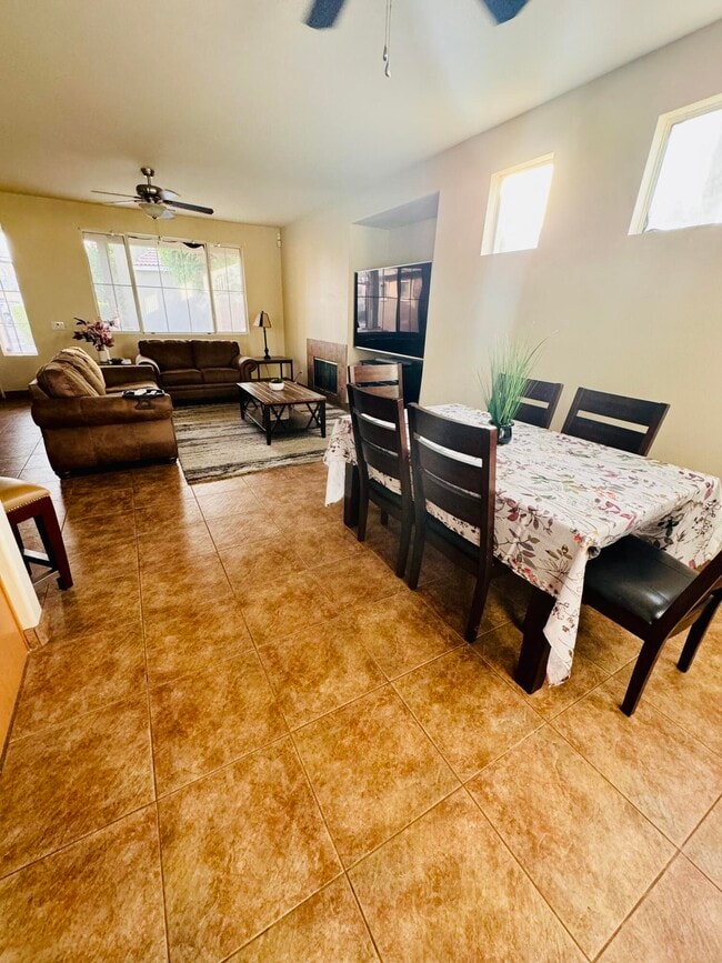 Building Photo - 47398 Manteca Ct