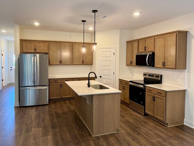 Building Photo - MOVE IN READY -3 Bed, 2.5 Bath 1 car garag...