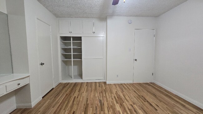 Building Photo - 4706 Vantage Ave