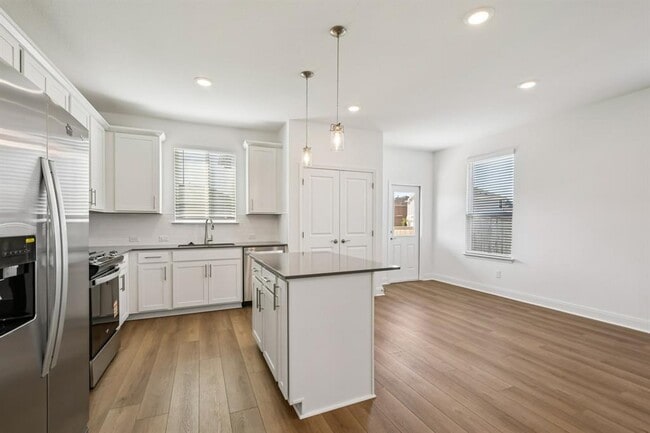 Building Photo - 500 Madelines Mdw Ln