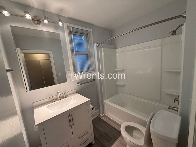 Building Photo - Half Off First Month's Rent Move in Special!! Perry District - 3 Bed/1 Bath Home