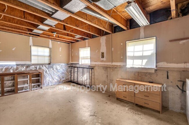 Building Photo - 5743 Burke Towne Ct