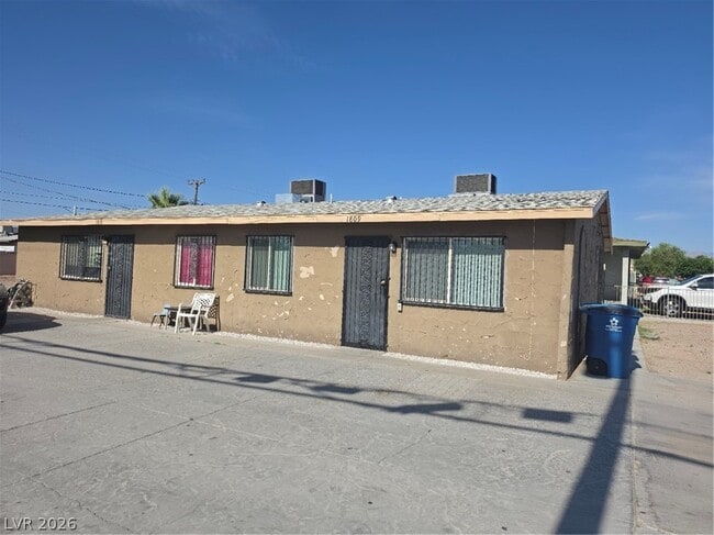 Building Photo - 1809 Putnam Ave