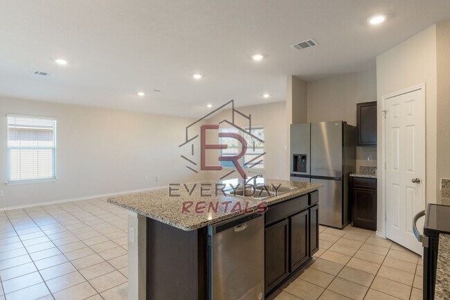 Building Photo - 3 bedroom 2 bath in Yowell Ranch