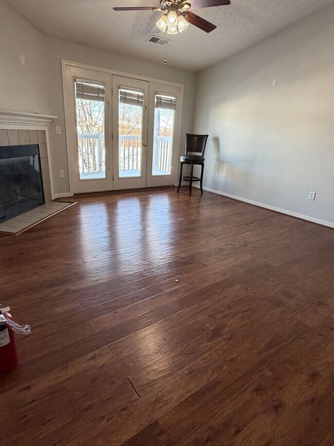 Building Photo - Superb Two Bedroom/Two Bath Condo In Beavercreek