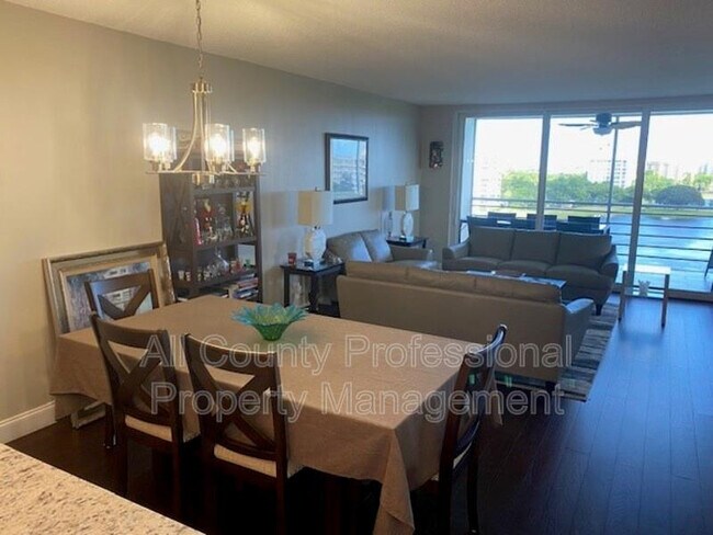 Building Photo - 3051 N Course Dr