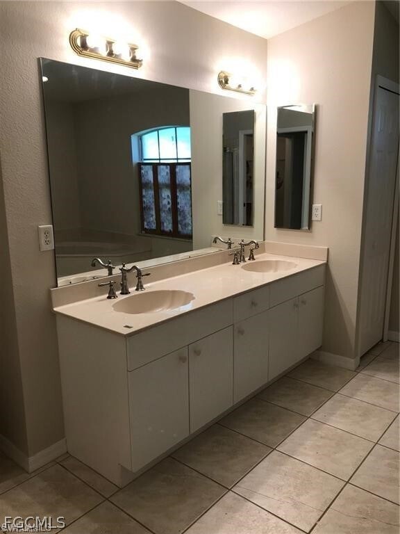 Building Photo - 1139 SW 43rd St