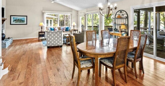 Building Photo - Waterfront 3BR/2BA Home in Gated Marina Co...