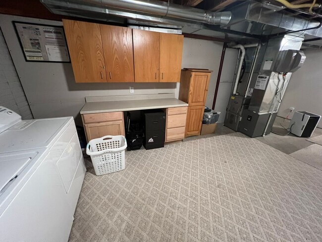 Building Photo - Great family home next door to Edwards Elementary in west Ames-4 bedroom 3 1/2 baths, 2 car garag...