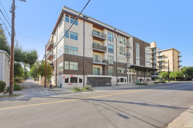 Primary Photo - 908 Nueces St