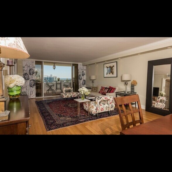 Living - 11 Island Ave