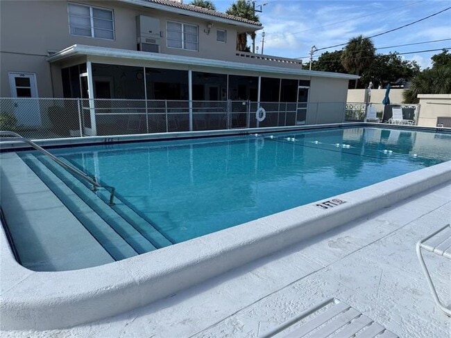 Building Photo - 2115 NE 42nd Ct