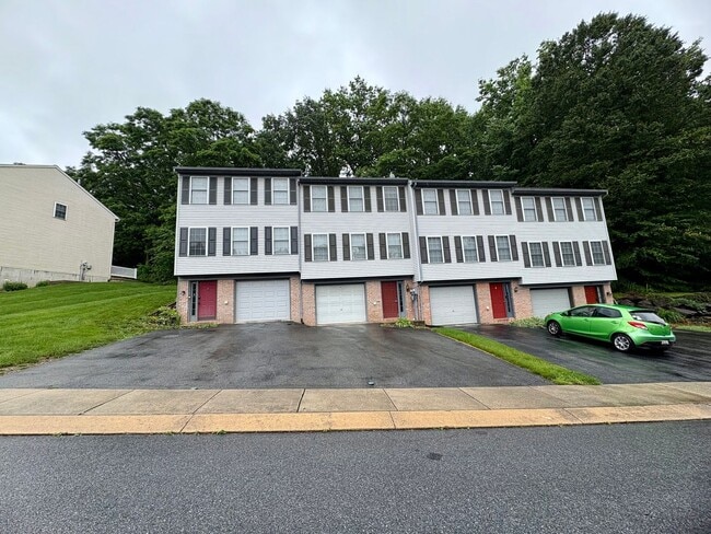 Building Photo - 3 Bedroom 1.5 Bathroom in Elizabethtown!