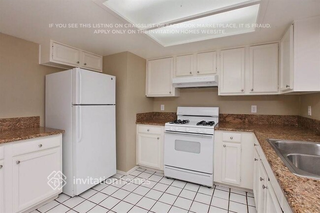 Building Photo - 10533 Gramercy Pl