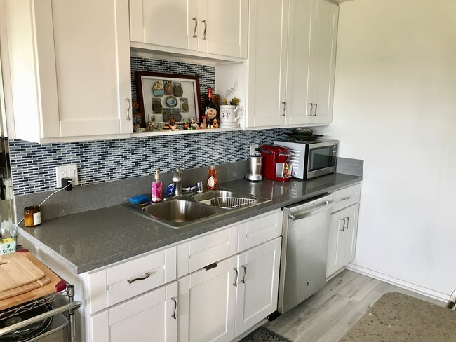 Building Photo - 1720 Ardmore Ave