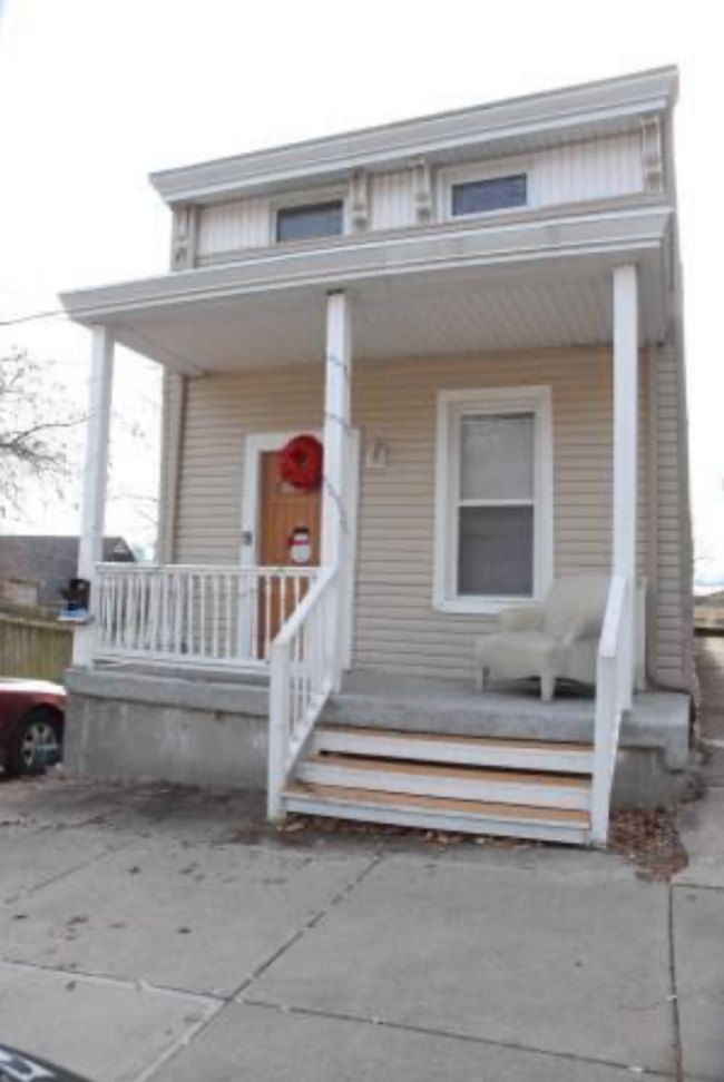 Primary Photo - 5 Bedroom House in Clifton Near UC's Campus