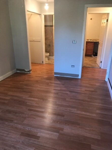 Building Photo - 371 Sandhurst Cir