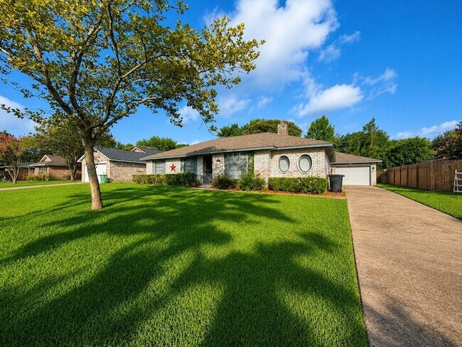 Building Photo - 4418 Saffron Ln