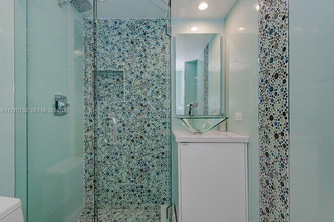 Building Photo - 2301 Collins Ave