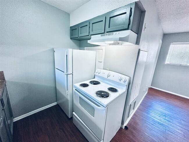 Building Photo - 3702 S 2nd St