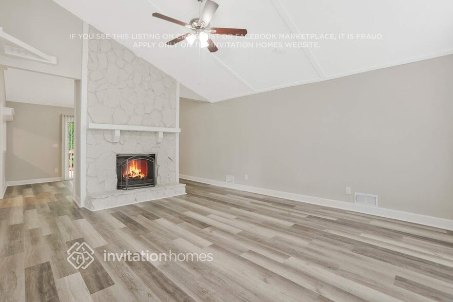 Building Photo - 242 Rustic Ridge Dr NE