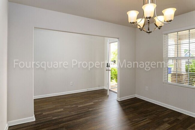 Building Photo - Spacious 3-Bed Home with Loft, Modern Kitc...