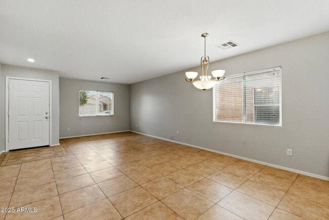 Building Photo - 11546 W Schleifer Dr