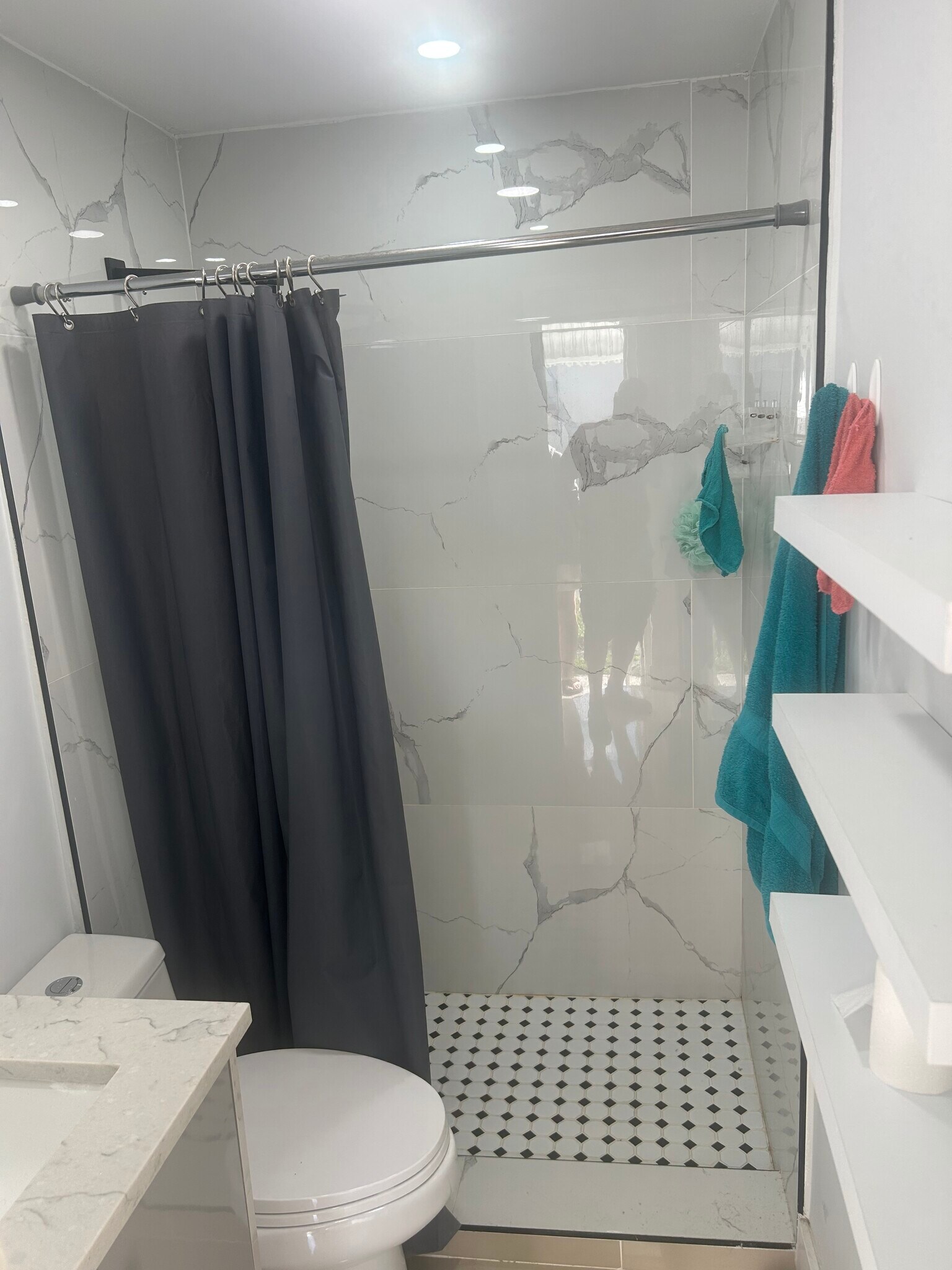 Bathroom - 2463 Lincoln St