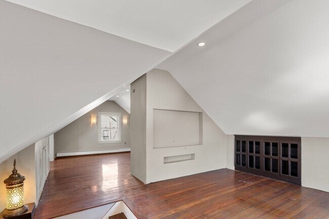 Building Photo - 194 Palfrey St