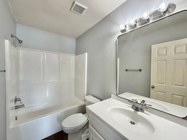 Building Photo - Tour Today! 2 Bedroom 2 Bath at Mansion Creek! Chapel Hill ISD!