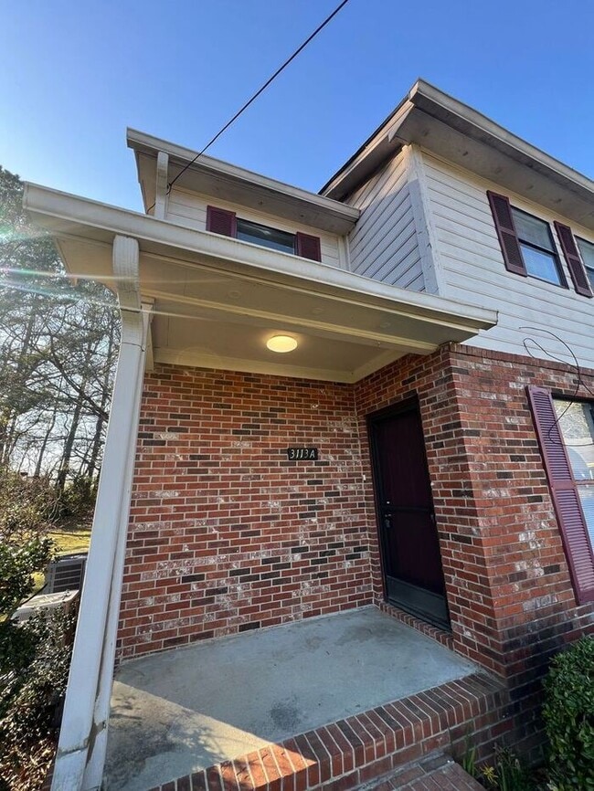 Building Photo - Finally a 2 bedroom 1.5 bath townhome READY NOW!