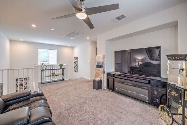 Building Photo - Stunning Skye Canyon Home in gated community with Loft & Upgrades