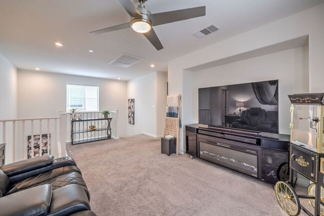 Building Photo - Unfurnished Skye Canyon Home in gated community w/ Loft & EV Charger
