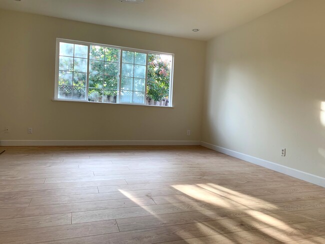 Living room - 35249 Lancero St