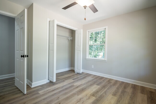 Building Photo - 1051 Crooked Creek Rd