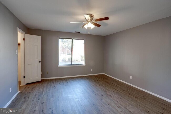 Building Photo - 2118A Greenwood Ct