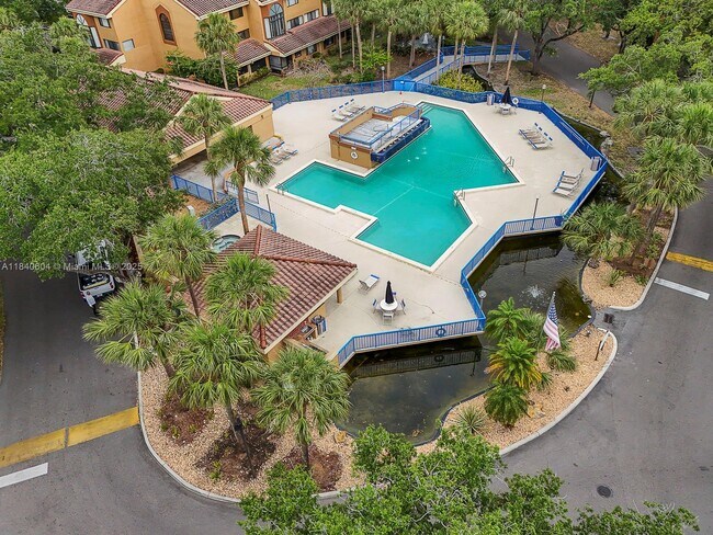 Building Photo - 15533 N Miami Lakeway