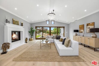 Building Photo - 6888 Alta Vista Dr