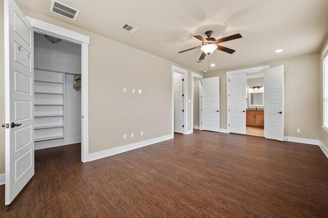 Building Photo - 1700 Cedar Bend Dr
