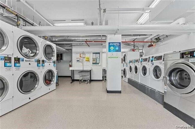 Building Photo - 1 Fordham Hill Oval