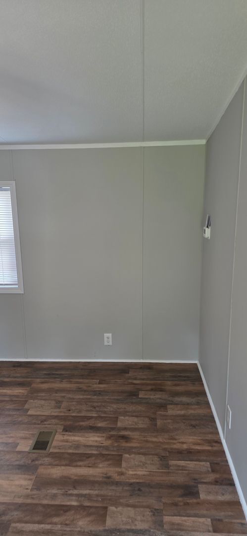 Building Photo - 3 Bed, 2 Bath Single Family